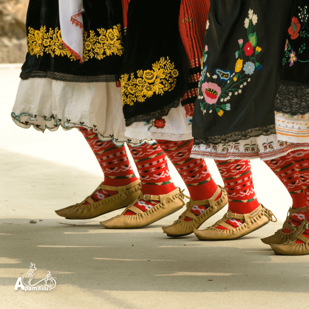 Как да научим основите на народните танци